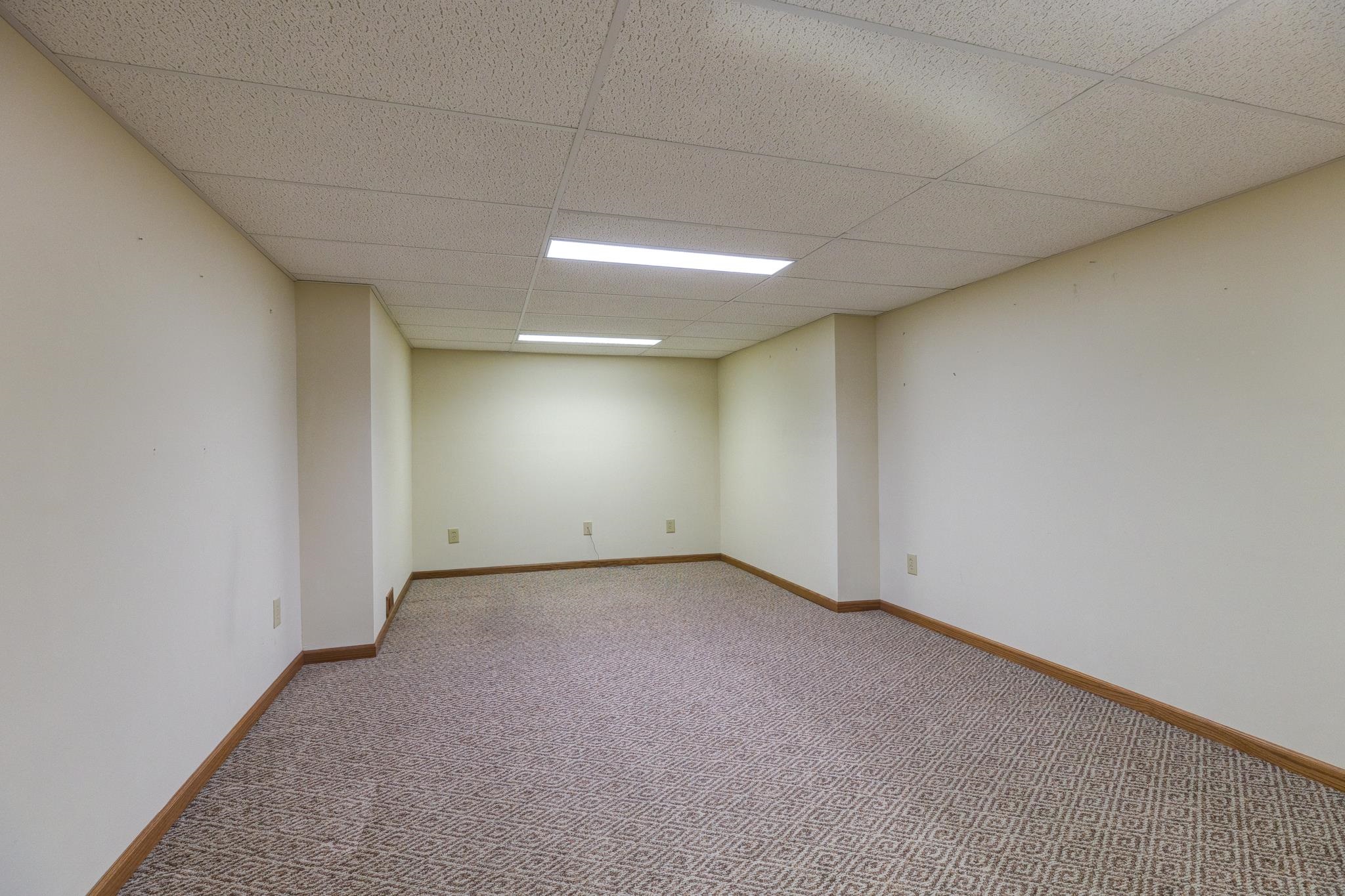 1402 Austin Cir, Salina, Kansas image 33