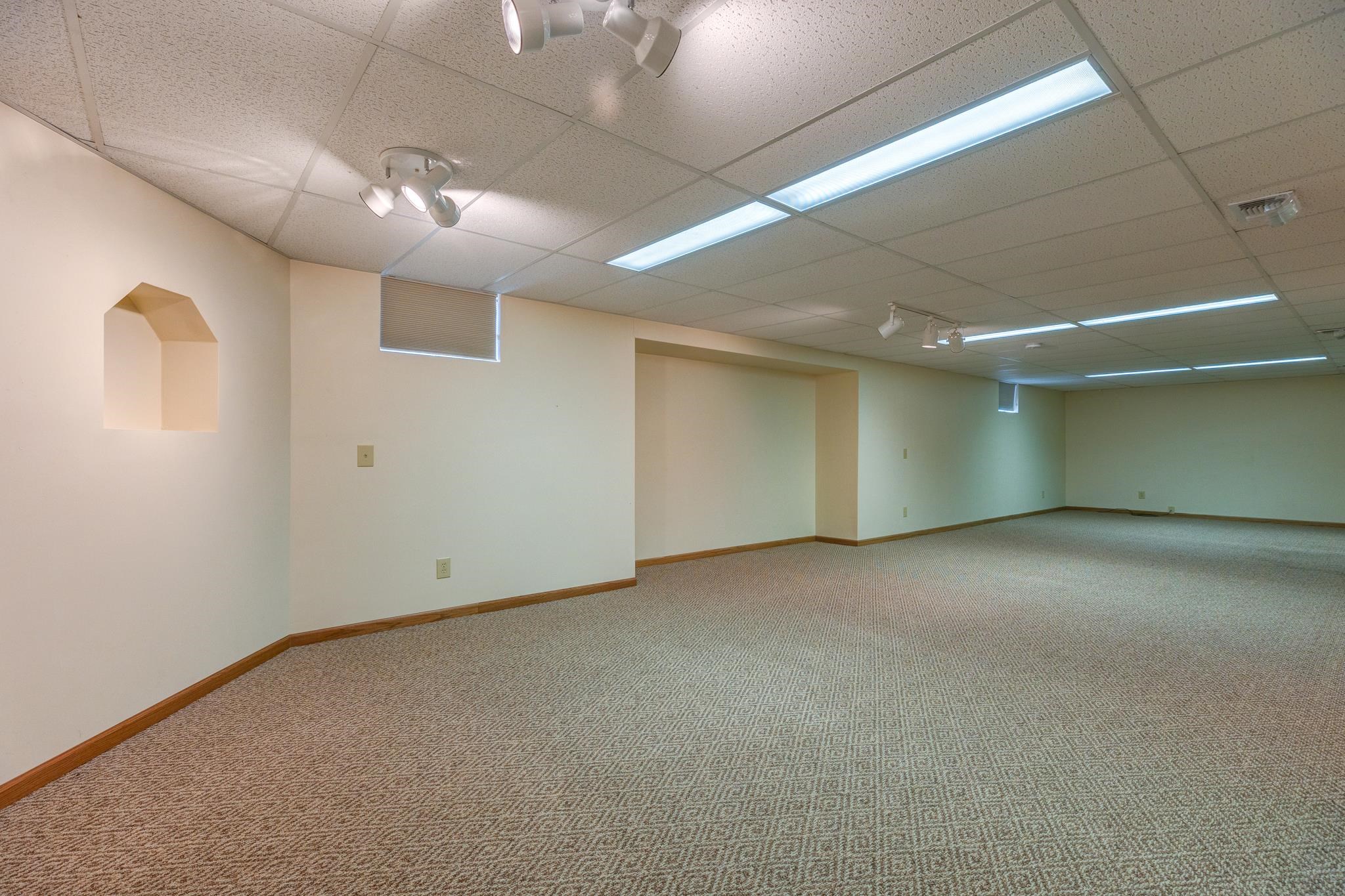 1402 Austin Cir, Salina, Kansas image 28