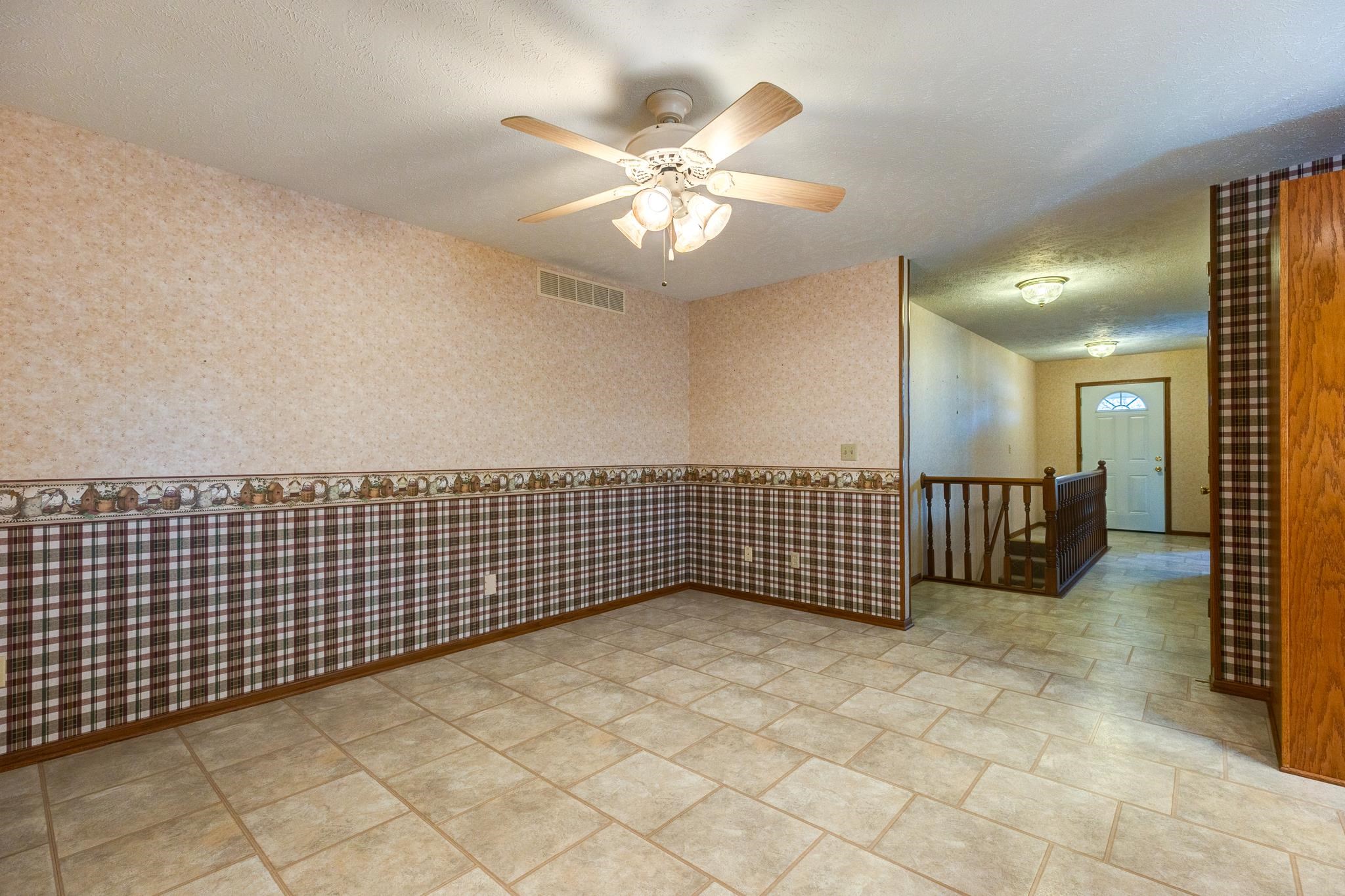 1402 Austin Cir, Salina, Kansas image 14
