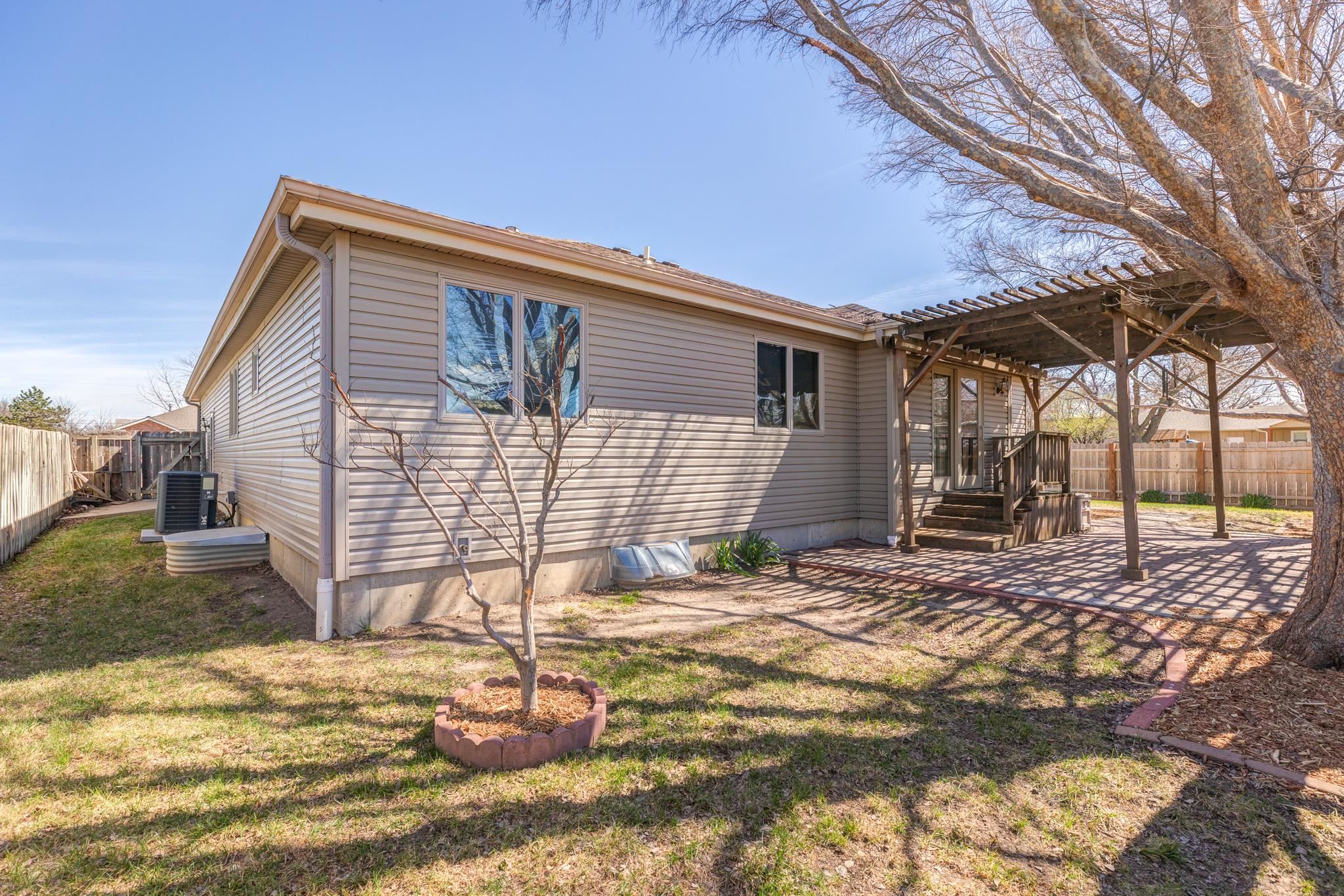 1402 Austin Cir, Salina, Kansas image 13