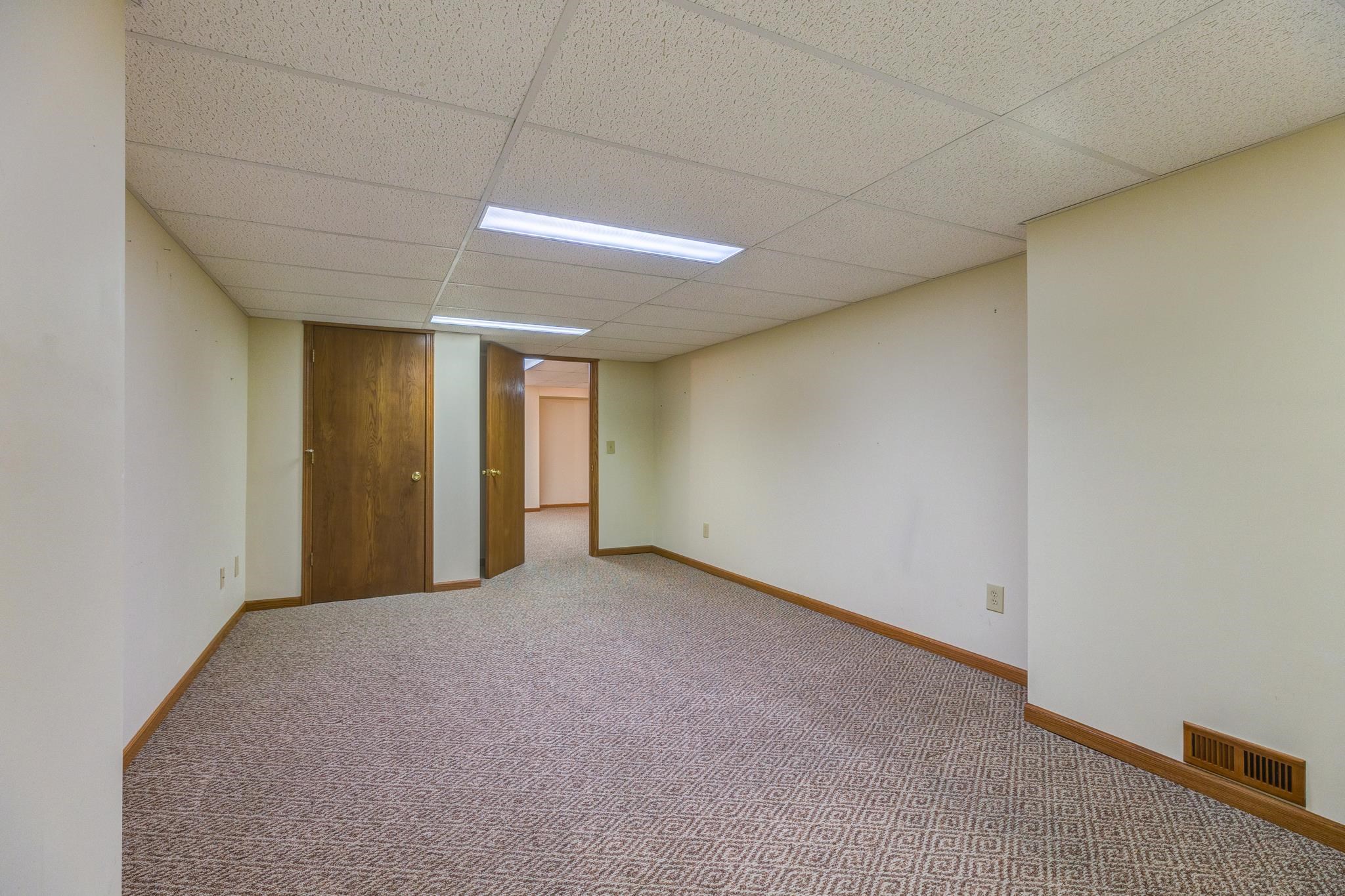 1402 Austin Cir, Salina, Kansas image 34