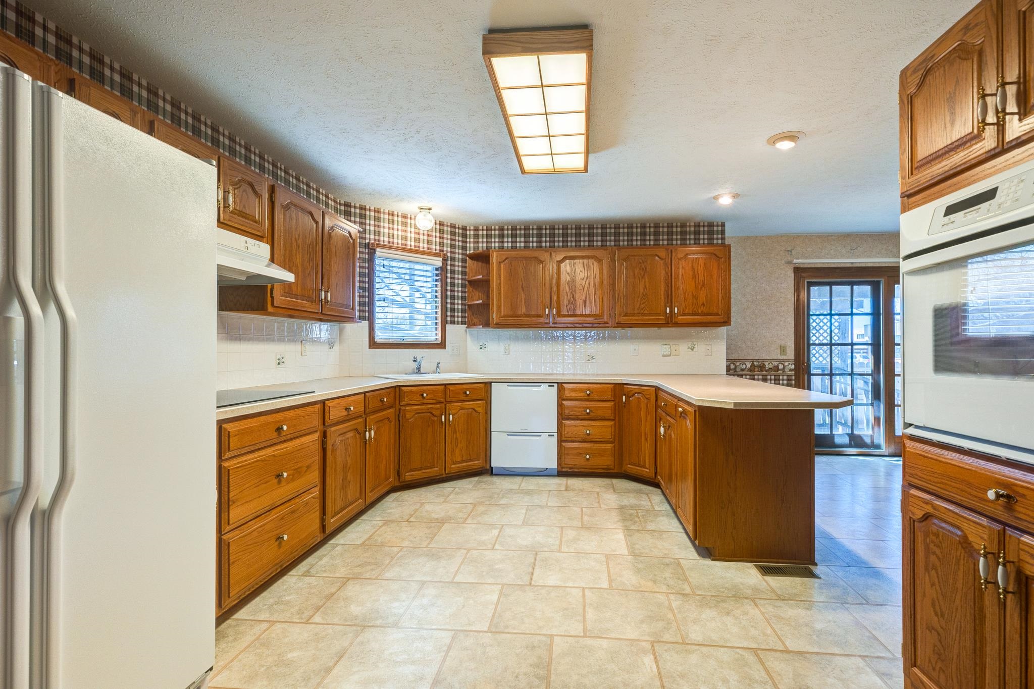 1402 Austin Cir, Salina, Kansas image 7