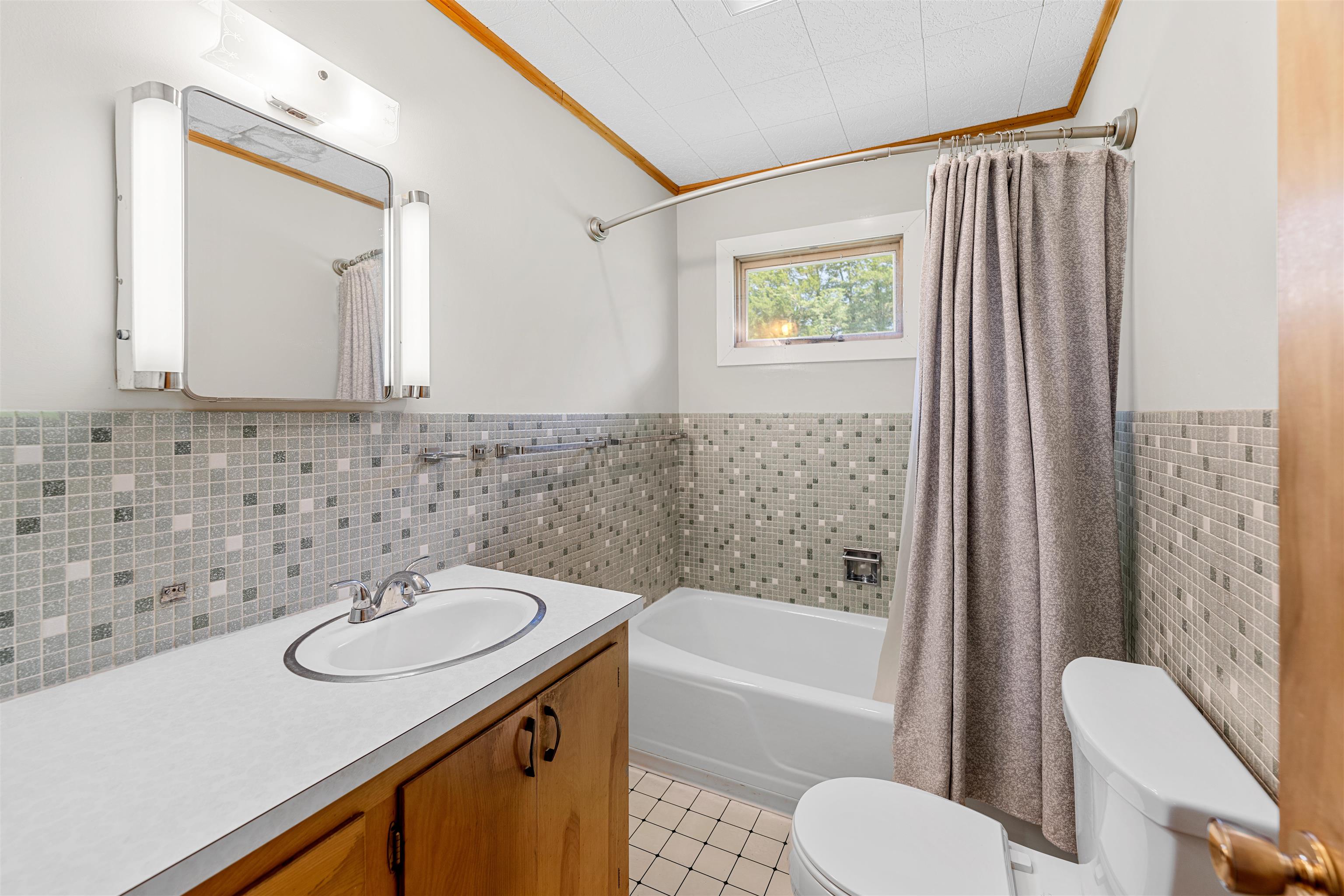 4881 E Country Club, Salina, Kansas image 11