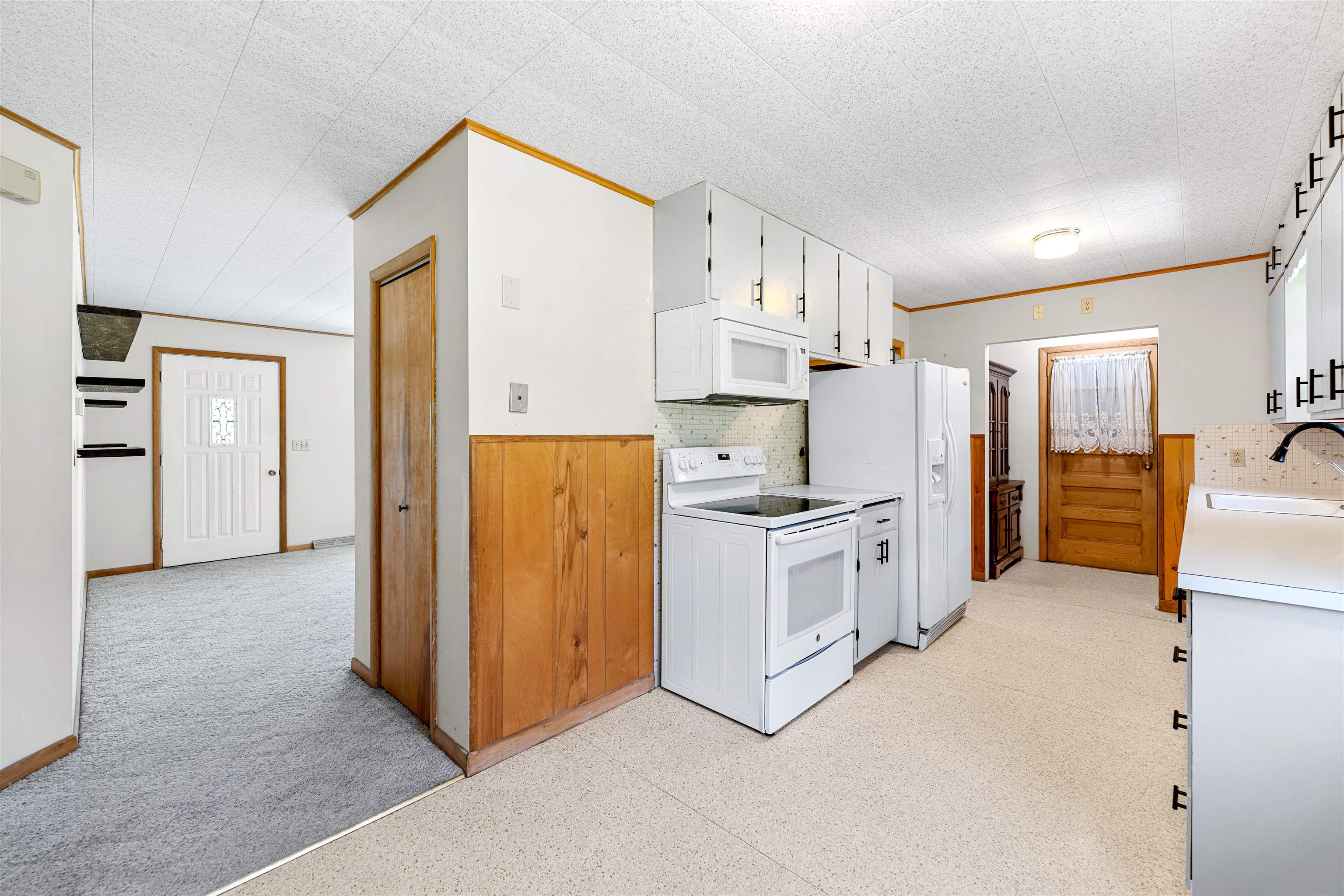4881 E Country Club, Salina, Kansas image 5