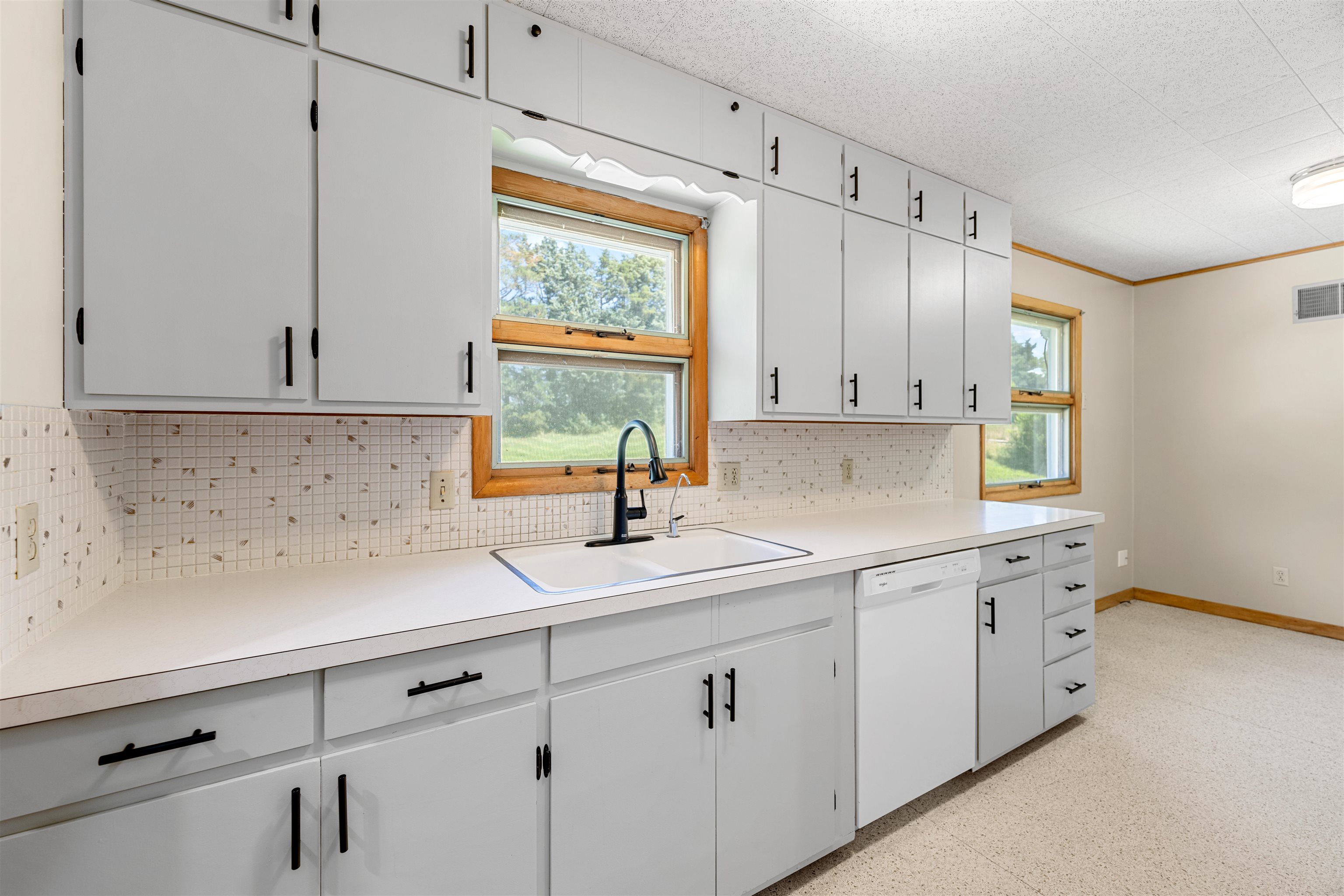 4881 E Country Club, Salina, Kansas image 9