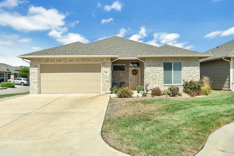 Townhouse For Sale - 744 N Thornton<br/> Sedgwick County, Wichita, KS 67235