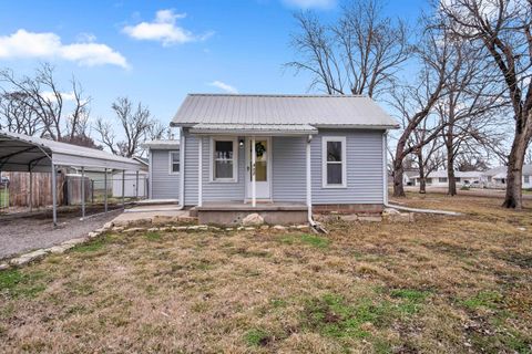 Tiny photo for 402 W 7th Ave, El Dorado, KS 67042 (MLS # 669274)