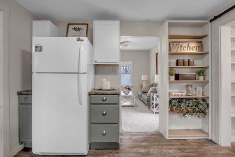 Tiny photo for 402 W 7th Ave, El Dorado, KS 67042 (MLS # 669274)