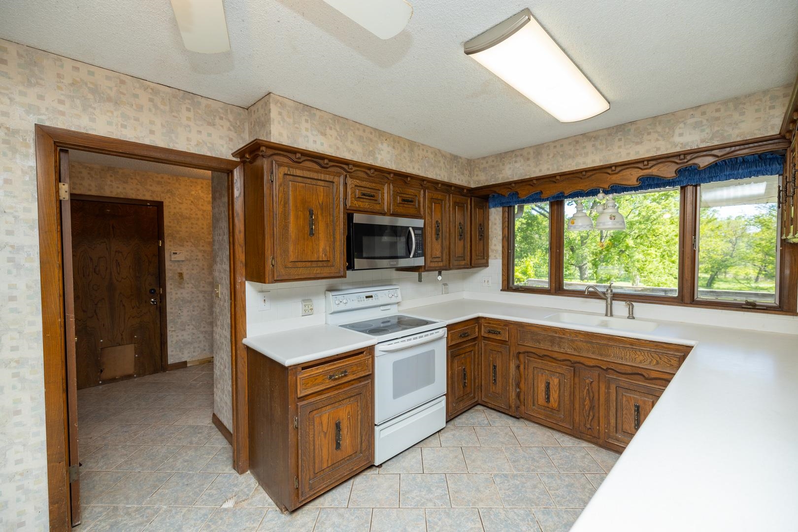 3700 Palos Verdes Cir, Valley Center, Kansas image 12