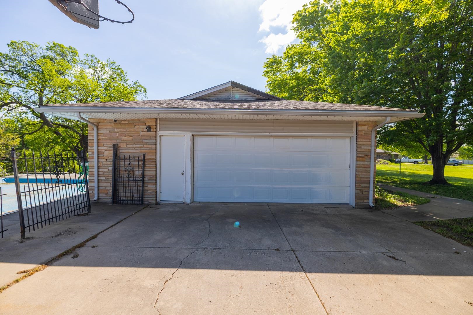 3700 Palos Verdes Cir, Valley Center, Kansas image 32