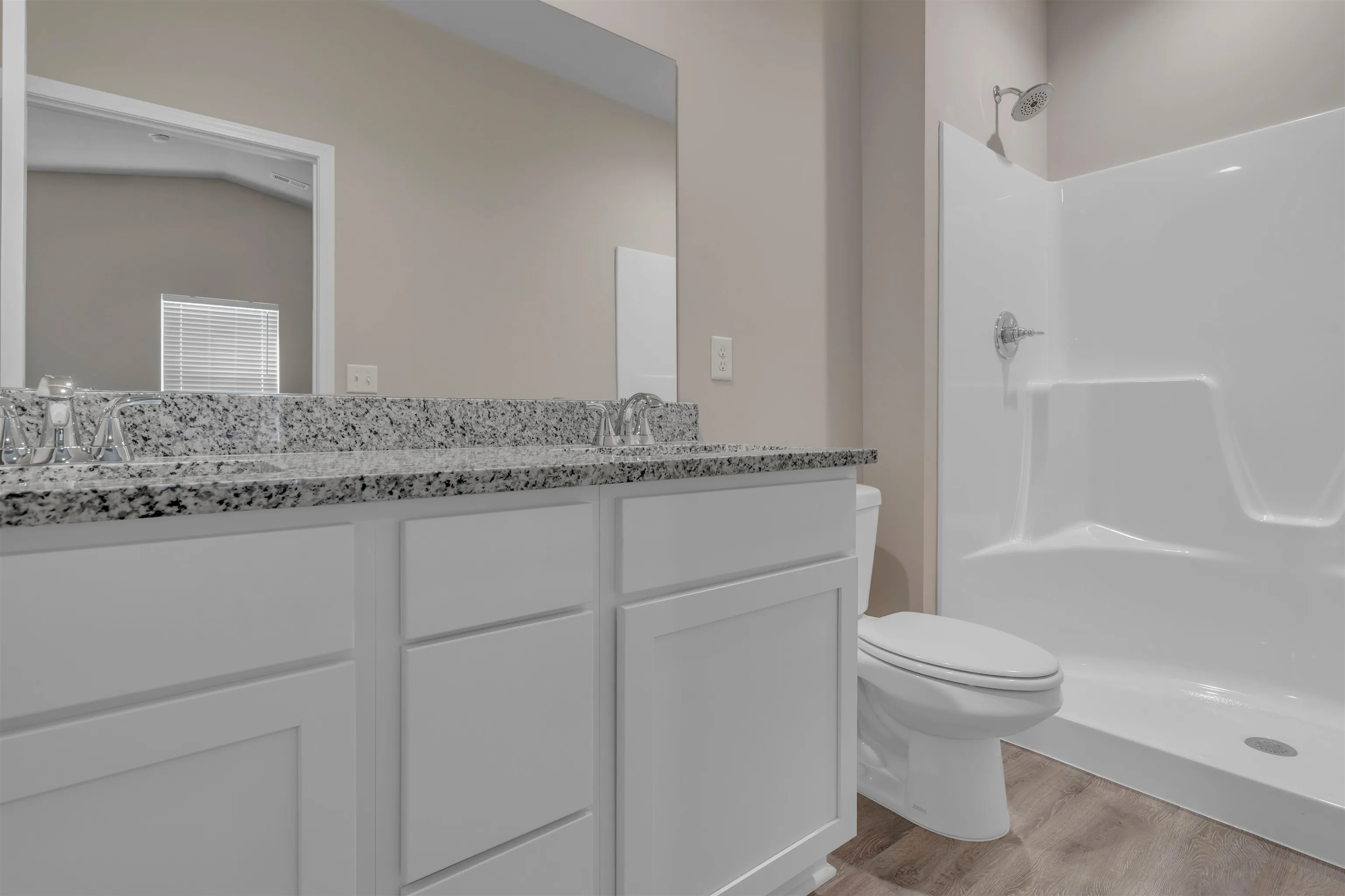 McPherson, Kansas 67460, United States, 4 Bedrooms Bedrooms, ,2 BathroomsBathrooms,Residential,Active,46605