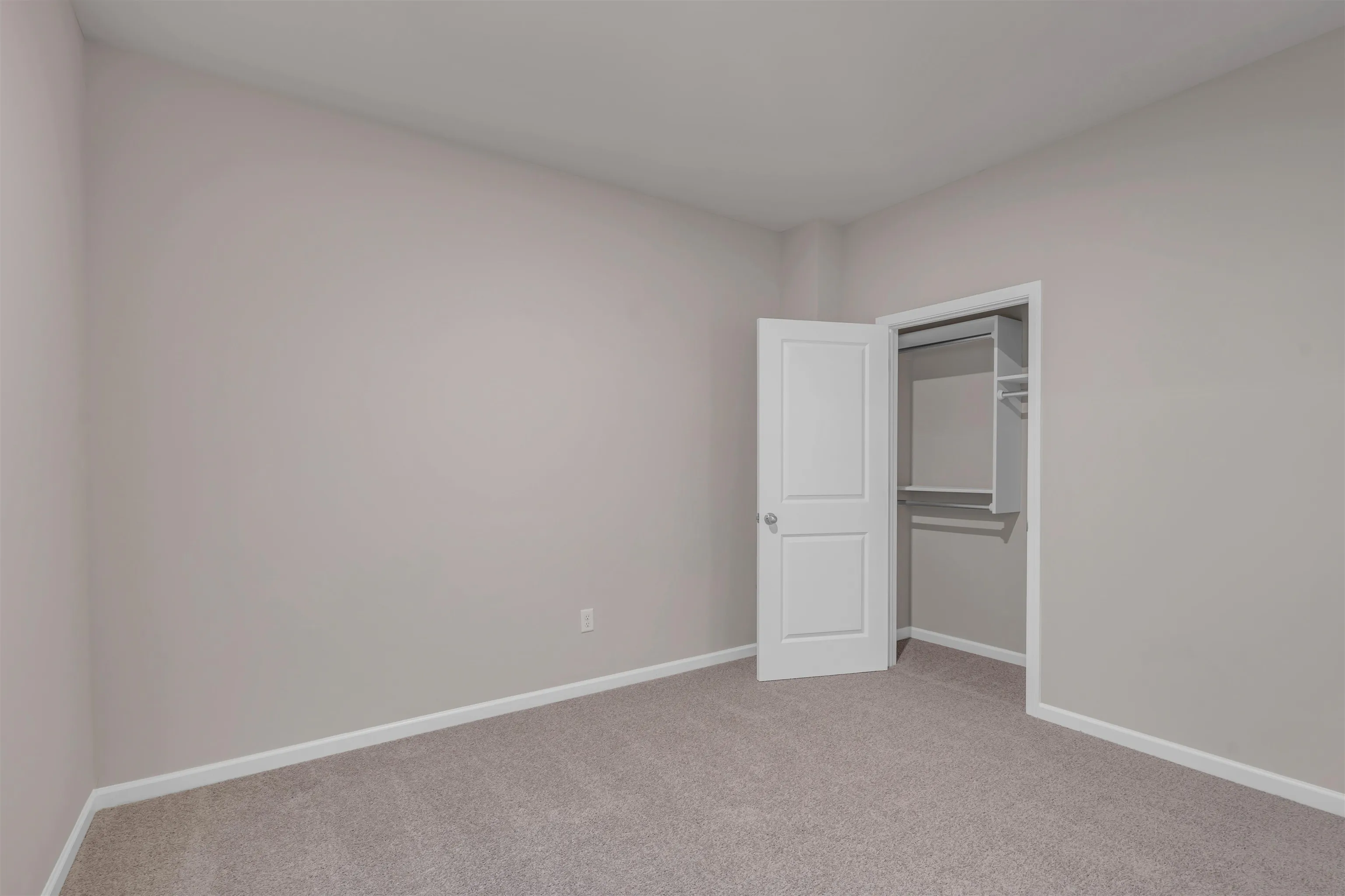 McPherson, Kansas 67460, United States, 4 Bedrooms Bedrooms, ,2 BathroomsBathrooms,Residential,Active,46605