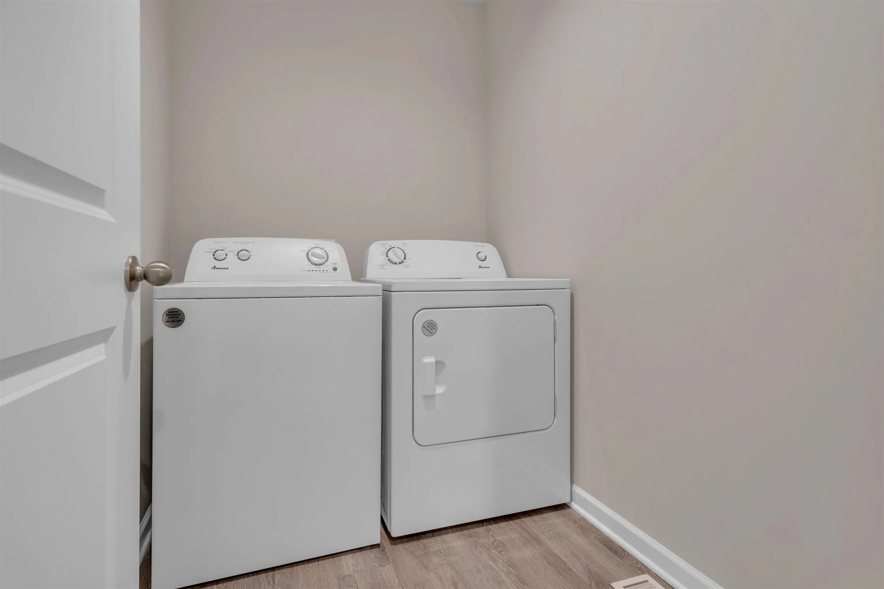 McPherson, Kansas 67460, United States, 4 Bedrooms Bedrooms, ,2 BathroomsBathrooms,Residential,Active,46605