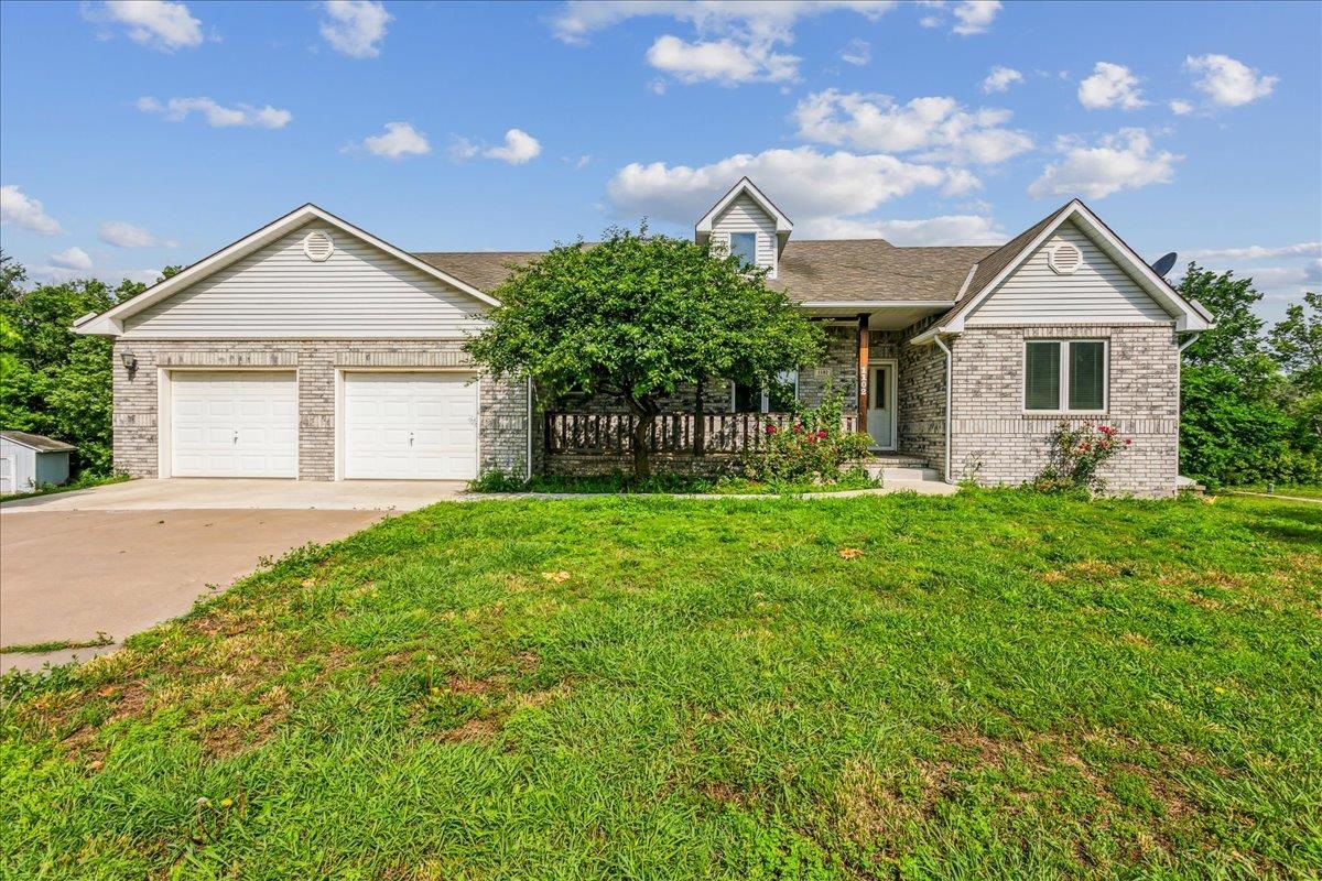 1102 E Rainbow Ct, Towanda, Kansas image 1