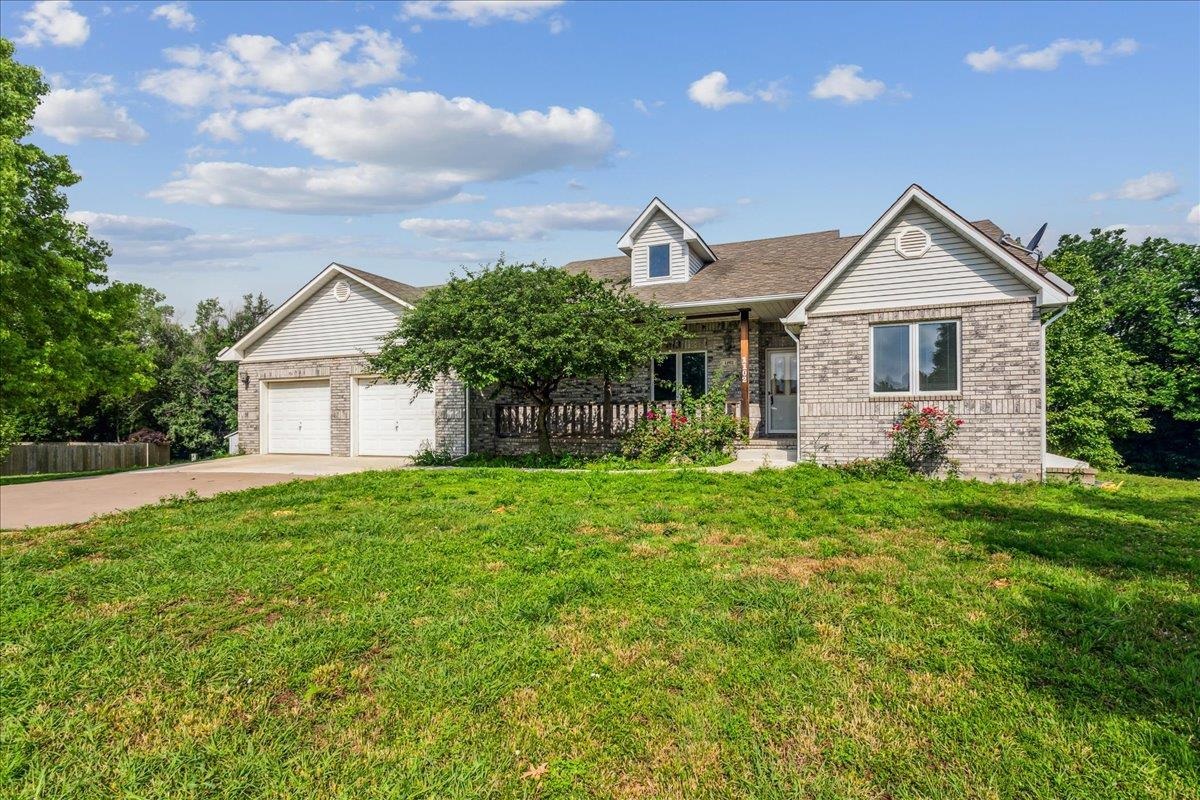 1102 E Rainbow Ct, Towanda, Kansas image 2