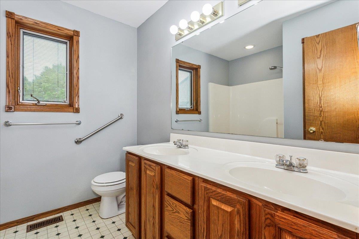 1102 E Rainbow Ct, Towanda, Kansas image 16