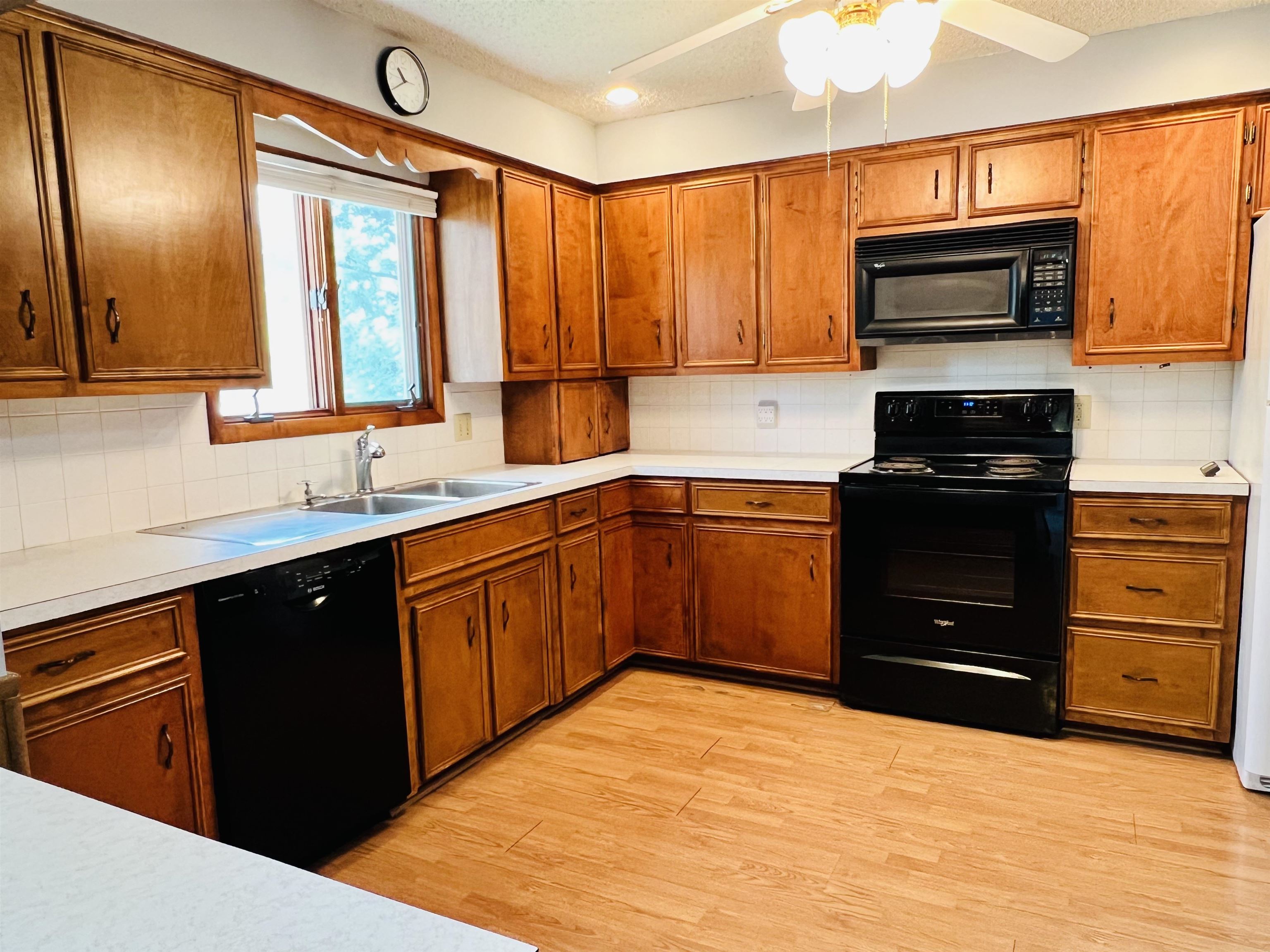 403 N Roosevelt St, Marion, Kansas image 2