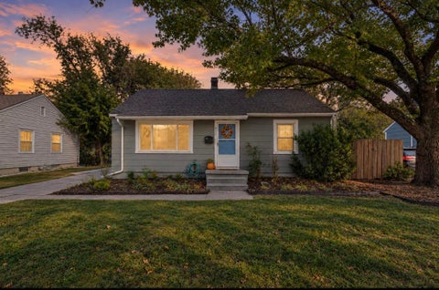 Photo of 932 N Ridgewood DR, Wichita, KS 67208 (MLS # 680446)