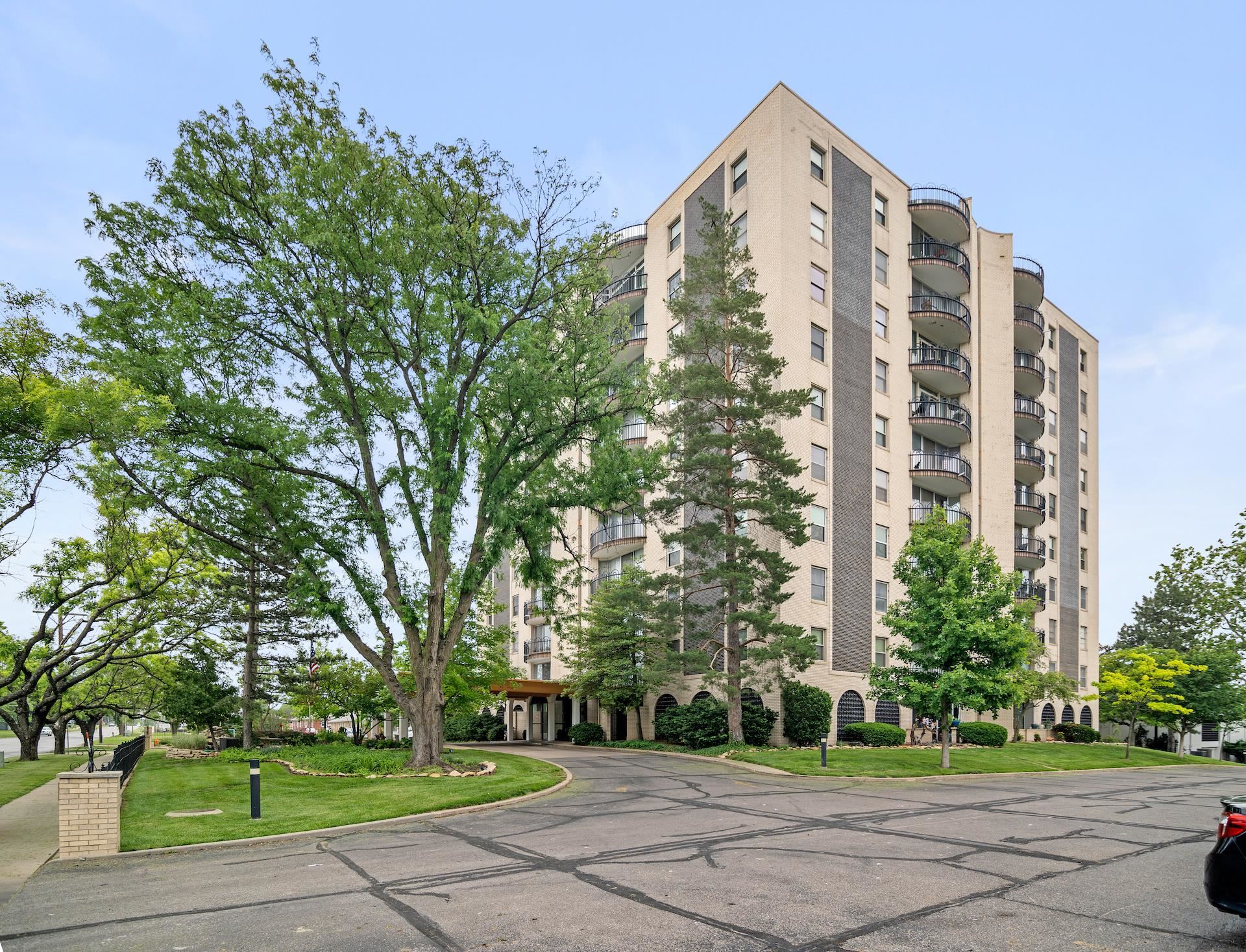 5051 E Lincoln St Unit 4E  