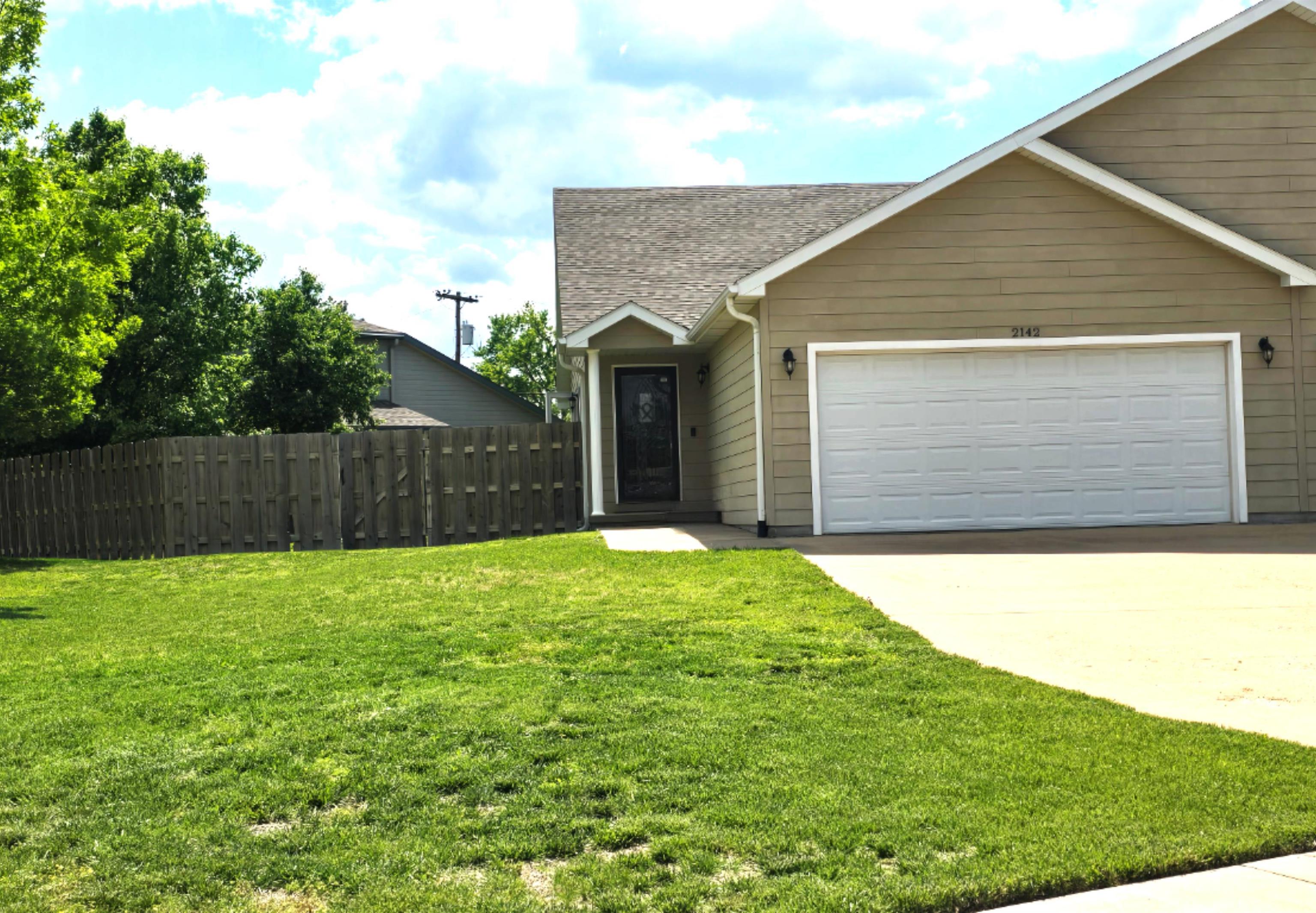 2142 Oxford Dr, Salina, Kansas image 1