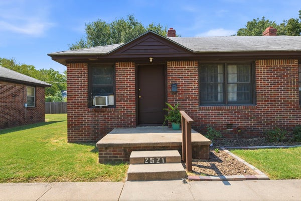 2525 S ELLIS AVE, WICHITA, KS 67216 - Image c9b67d96cfa5f7fd2fc9c5fefcffb5f5/126997201