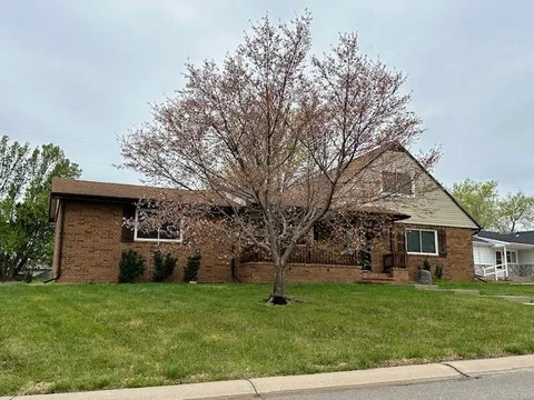425 E Birchwood Rd, Derby, KS MLS: 654450