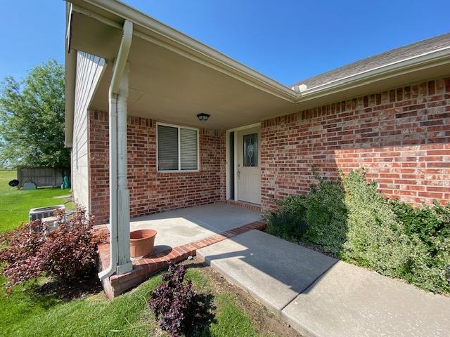 3001 Cottonwood Hill Dr, Newton, Kansas image 1
