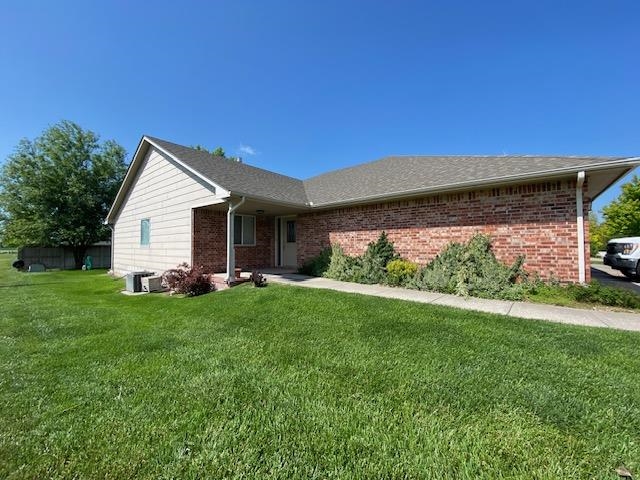 3001 Cottonwood Hill Dr, Newton, Kansas image 2