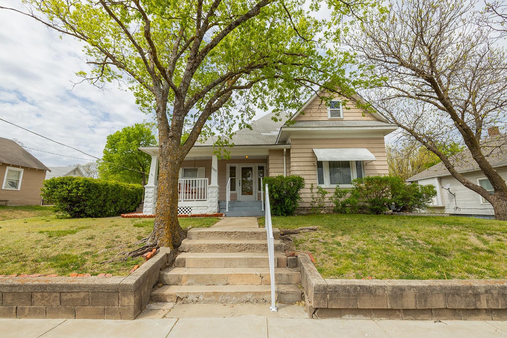 1115 N Pine St, Newton, Kansas image 1