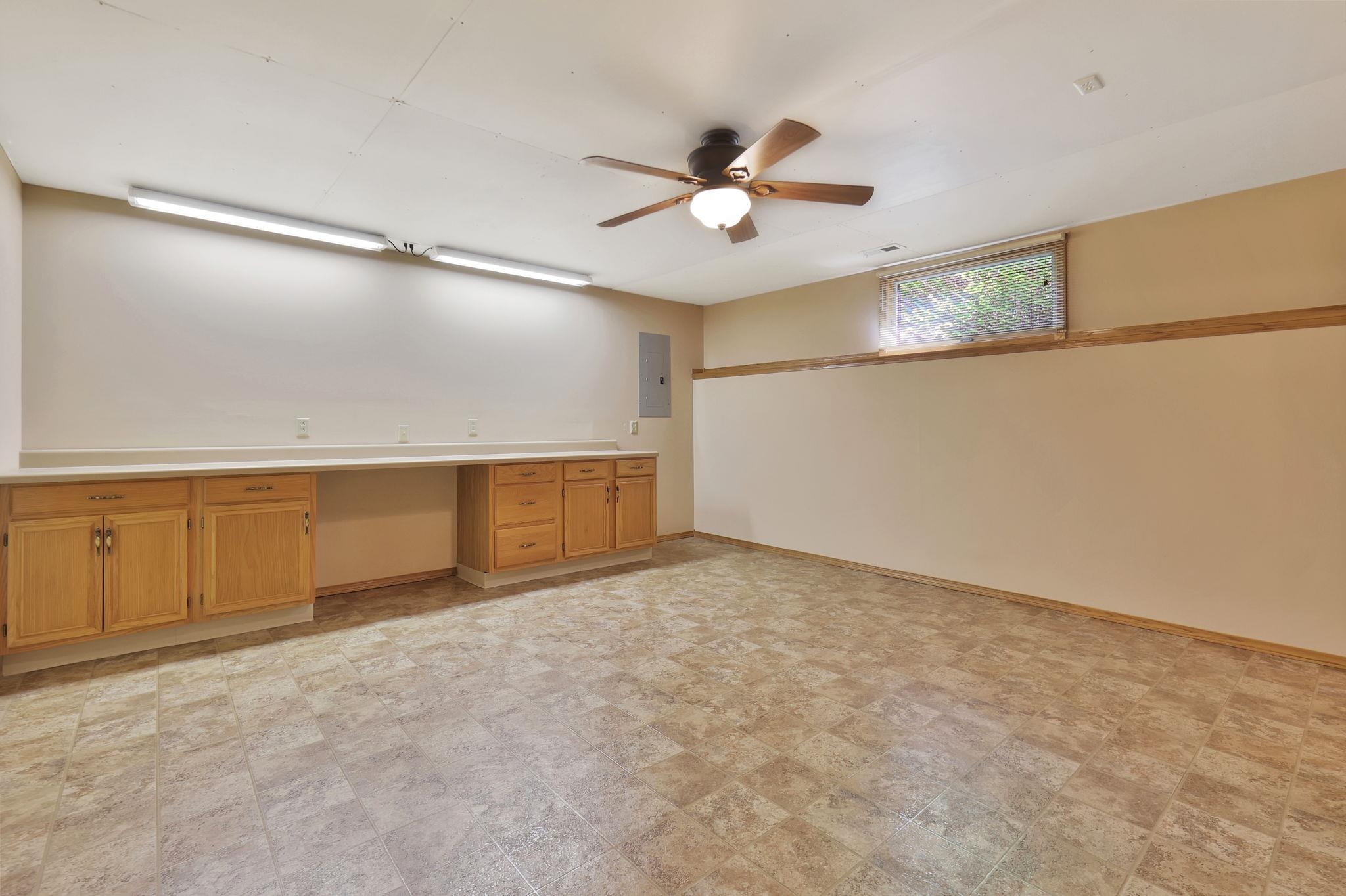 2518 N Amarado St, Wichita, Kansas image 32