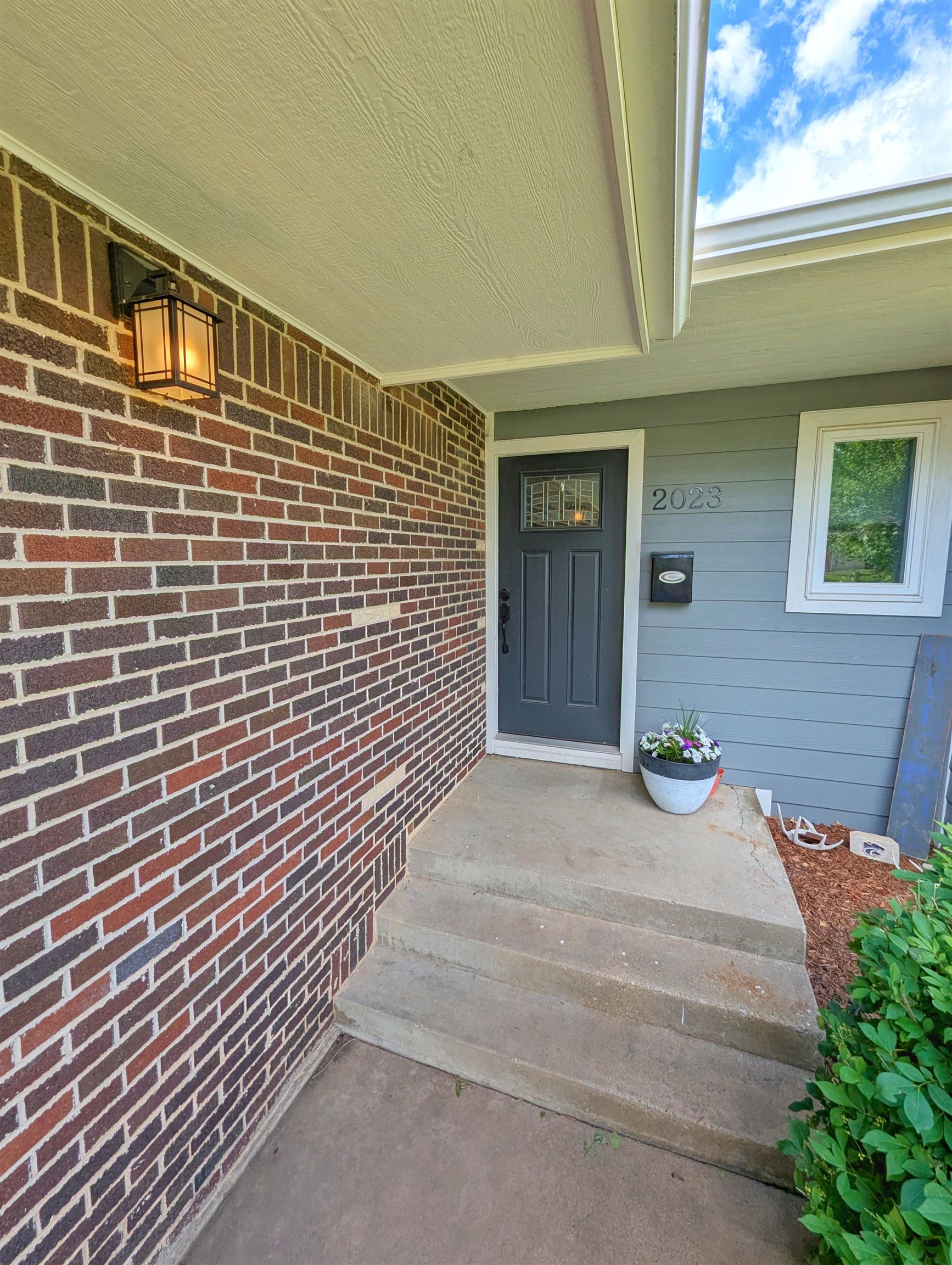 2023 Lynwood Dr, Salina, Kansas image 8
