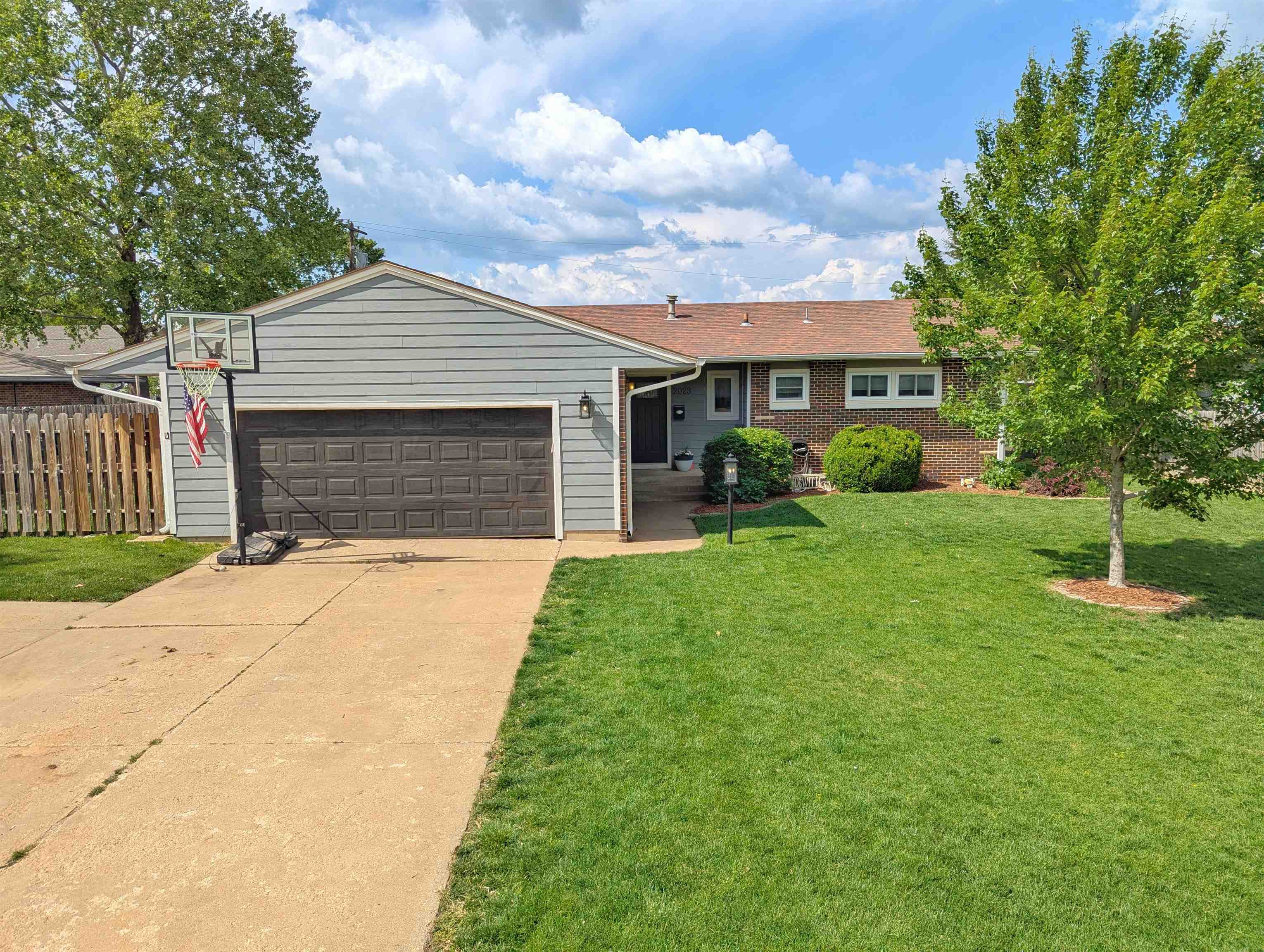 2023 Lynwood Dr, Salina, Kansas image 1