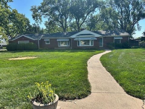Homes For Sale - 1200 Parkwood Lane<br/> Harvey County, Newton, KS 67114