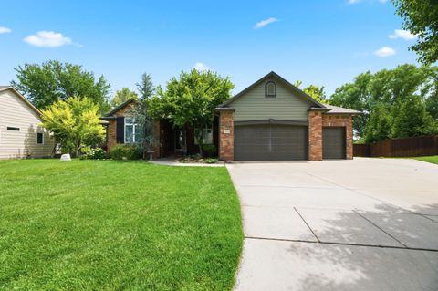 Townhouse For Sale - 3845 N Lakecrest Ct<br/> Wichita, KS 67205