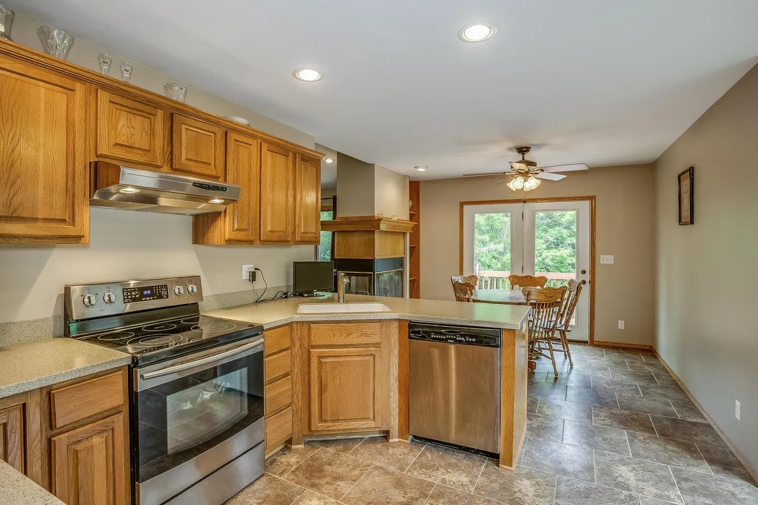 Derby, Kansas 67037, United States, 4 Bedrooms Bedrooms, ,3 BathroomsBathrooms,Residential,Pending,53942