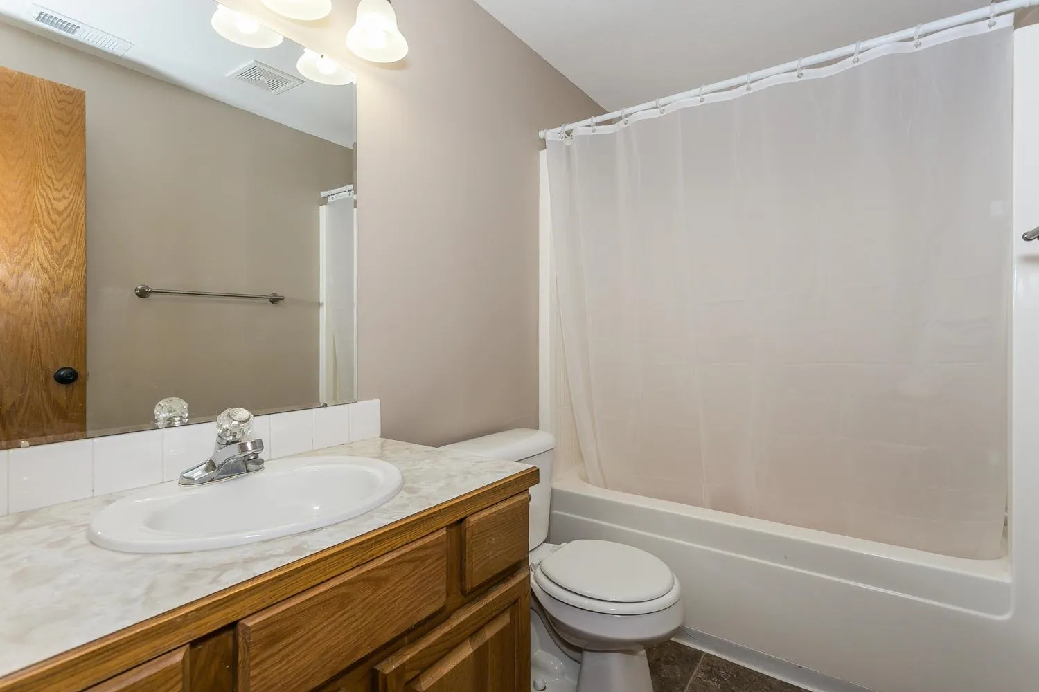 Derby, Kansas 67037, United States, 4 Bedrooms Bedrooms, ,3 BathroomsBathrooms,Residential,Pending,53942