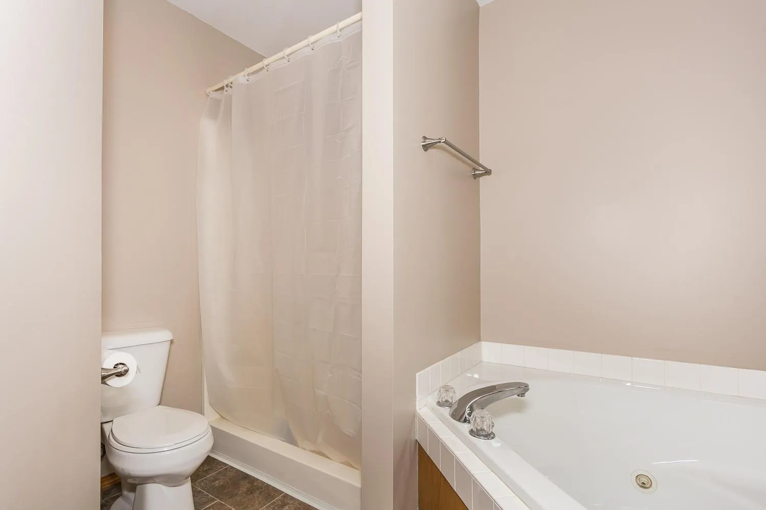 Derby, Kansas 67037, United States, 4 Bedrooms Bedrooms, ,3 BathroomsBathrooms,Residential,Pending,53942