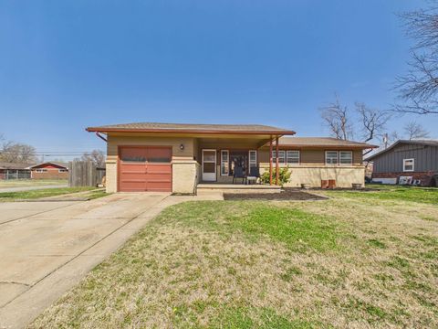 Homes For Sale - 2140 W Columbine Ln<br/> Sedgwick County, Wichita, KS 67204