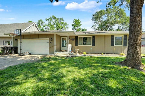 Townhouse For Sale - 647 E Neal Ave<br/> Salina, KS 67401