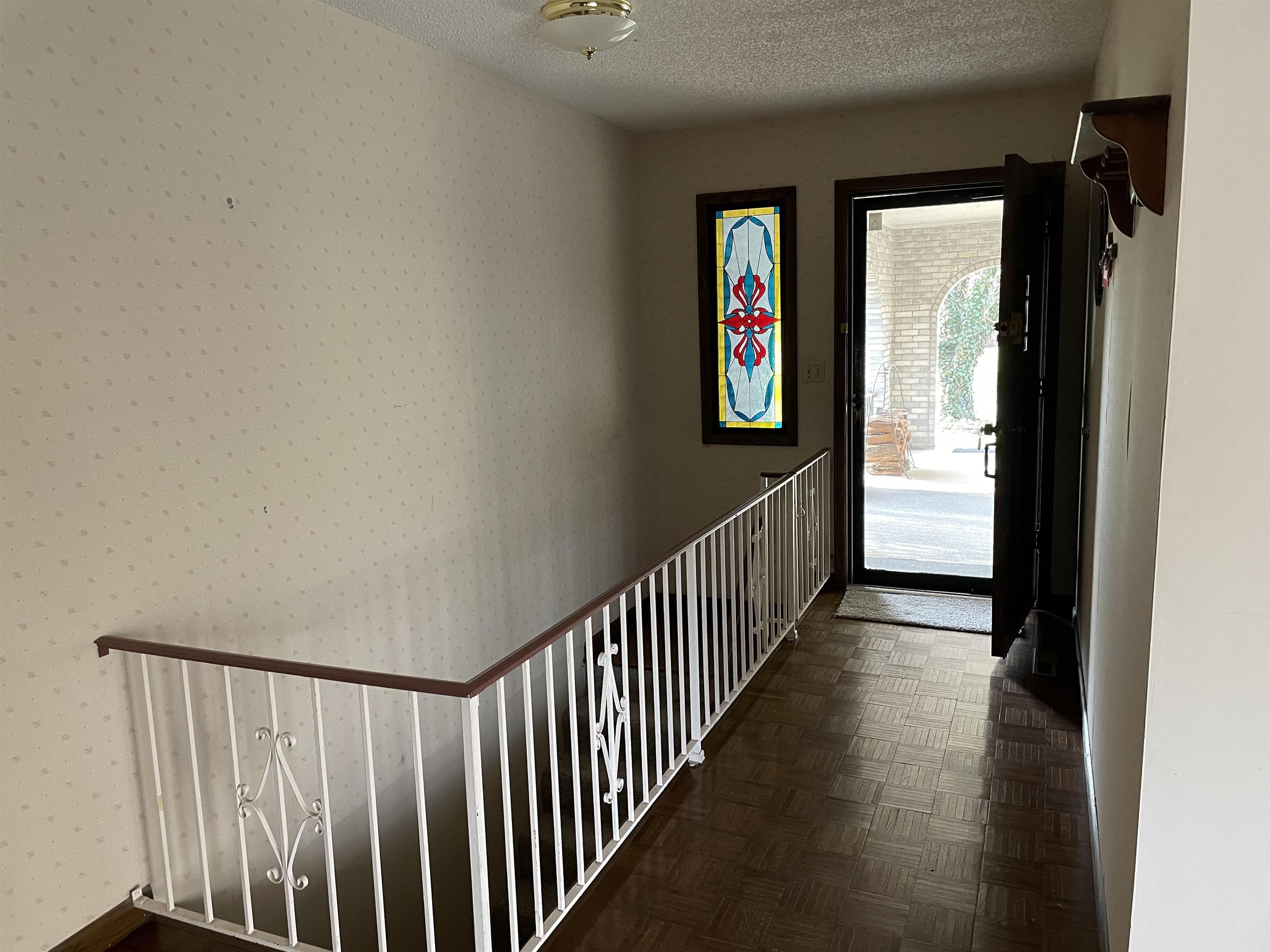 Halstead, Kansas 67056, United States, 4 Bedrooms Bedrooms, ,3 BathroomsBathrooms,Residential,Pending,61164