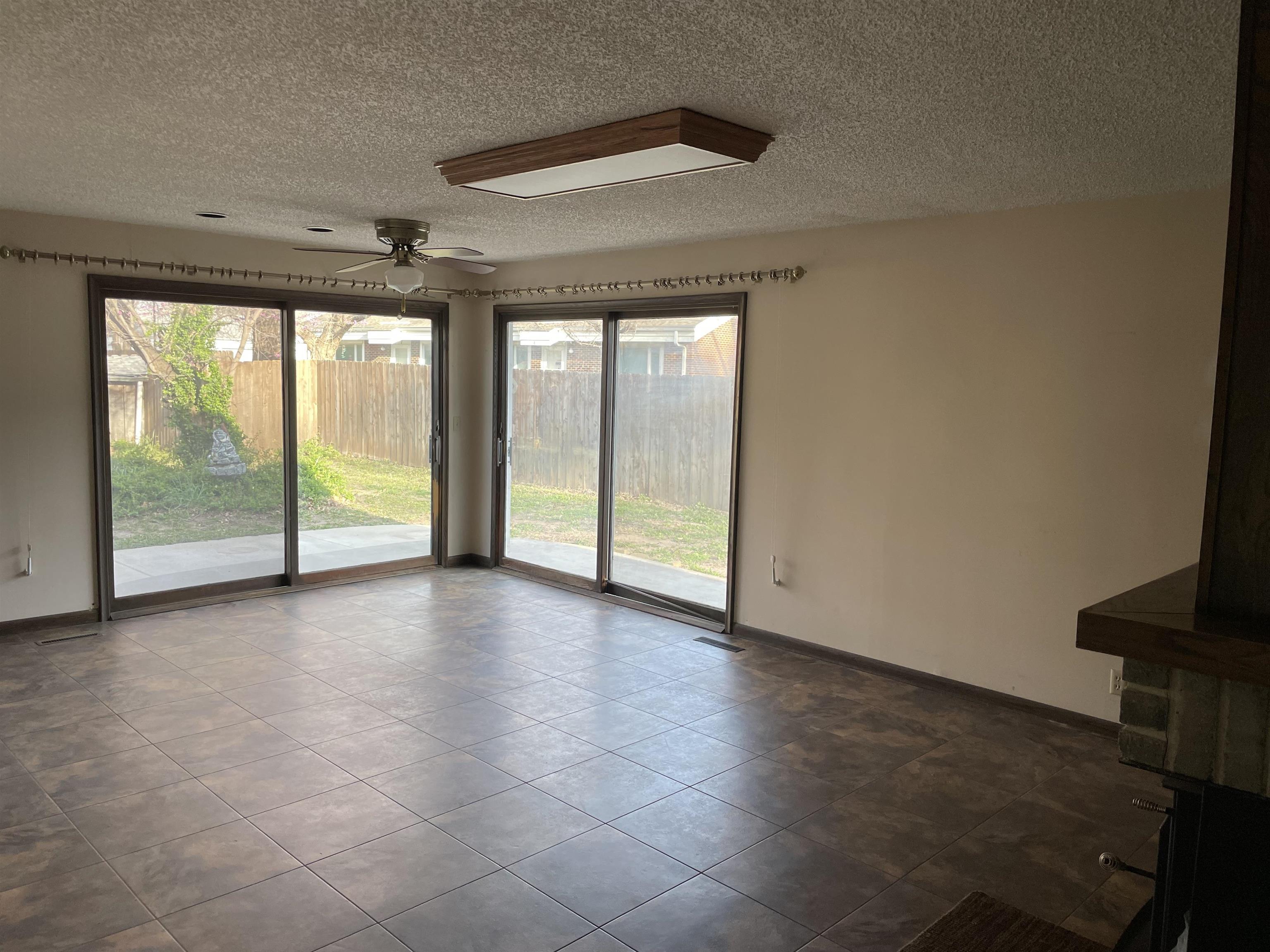 Halstead, Kansas 67056, United States, 4 Bedrooms Bedrooms, ,3 BathroomsBathrooms,Residential,Pending,61164