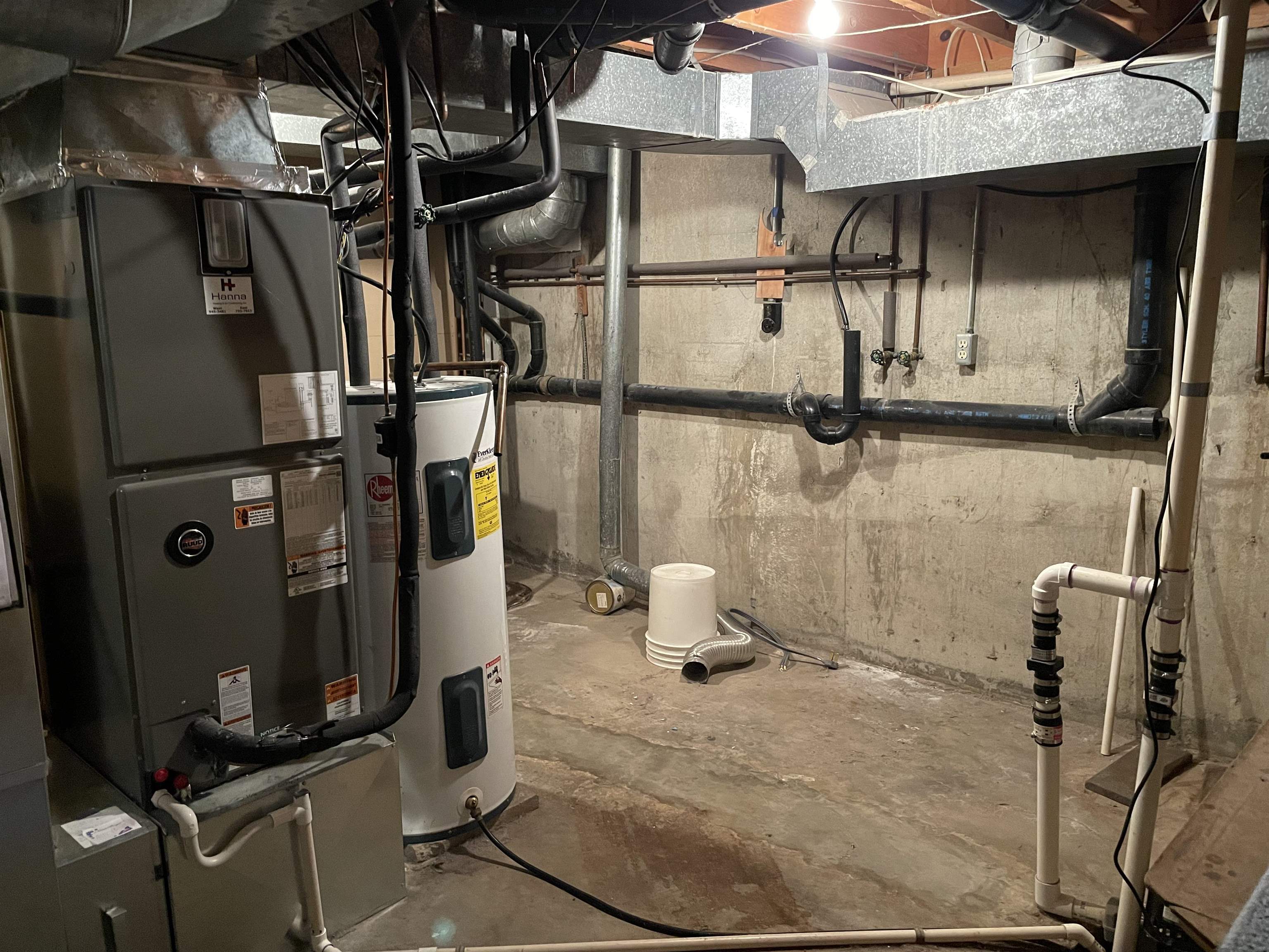 Halstead, Kansas 67056, United States, 4 Bedrooms Bedrooms, ,3 BathroomsBathrooms,Residential,Pending,61164