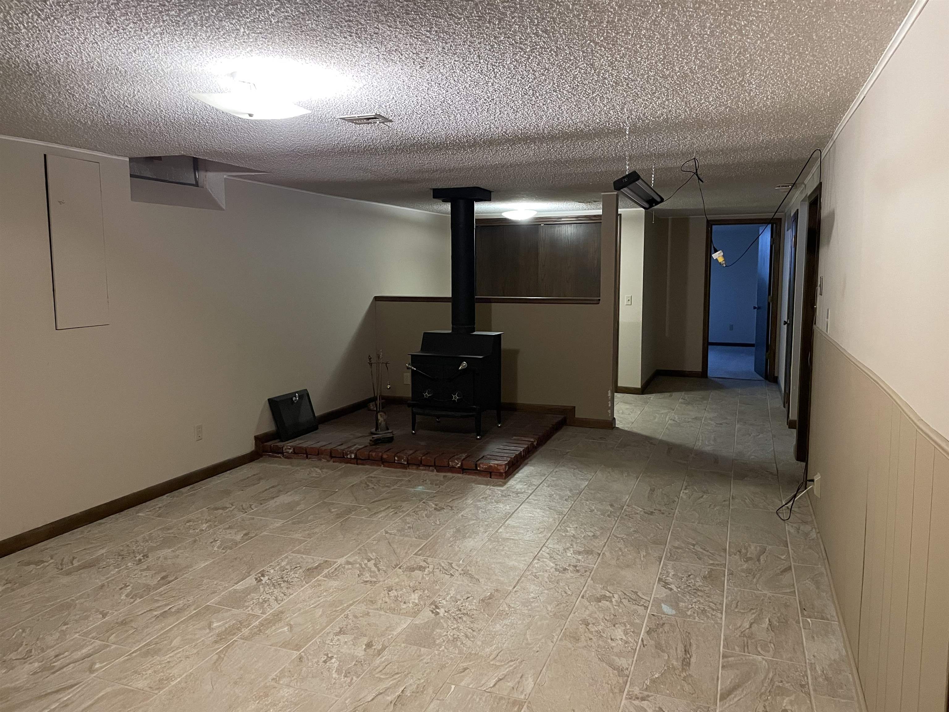 Halstead, Kansas 67056, United States, 4 Bedrooms Bedrooms, ,3 BathroomsBathrooms,Residential,Pending,61164