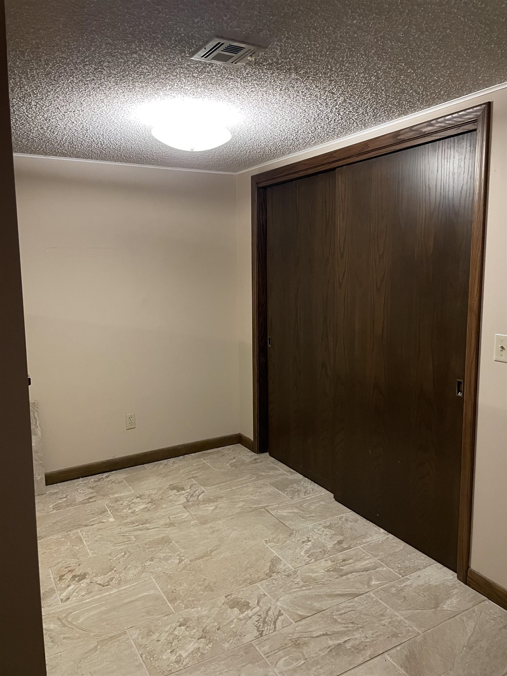 Halstead, Kansas 67056, United States, 4 Bedrooms Bedrooms, ,3 BathroomsBathrooms,Residential,Pending,61164