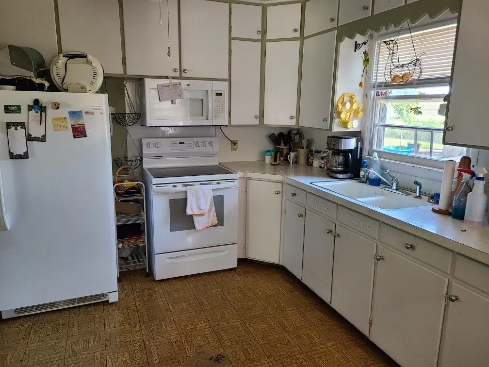 Winfield, Kansas 67156, United States, 3 Bedrooms Bedrooms, ,1 BathroomBathrooms,Residential,Pending,203880