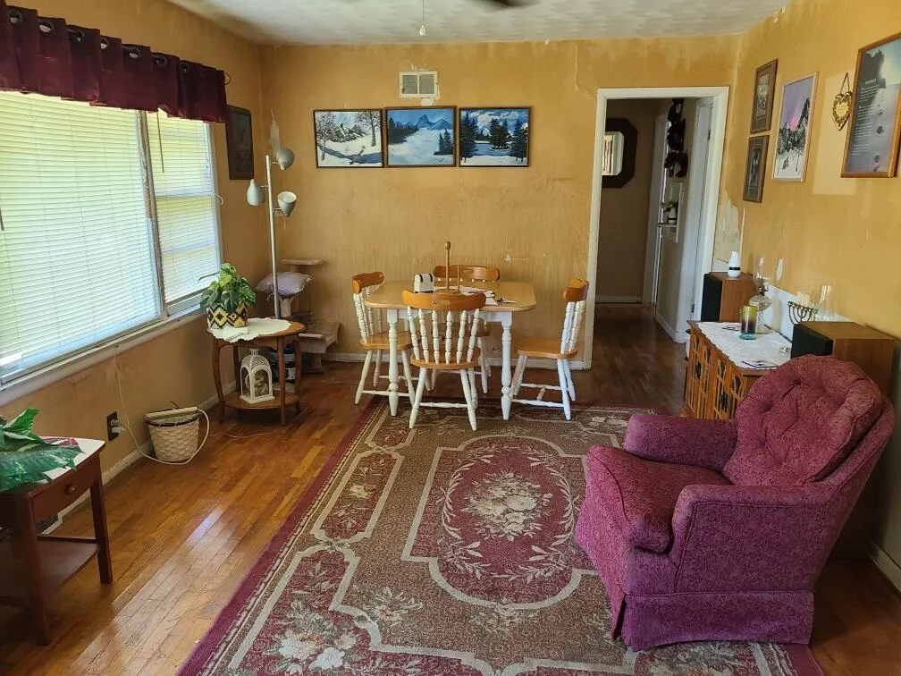 Winfield, Kansas 67156, United States, 3 Bedrooms Bedrooms, ,1 BathroomBathrooms,Residential,Pending,203880