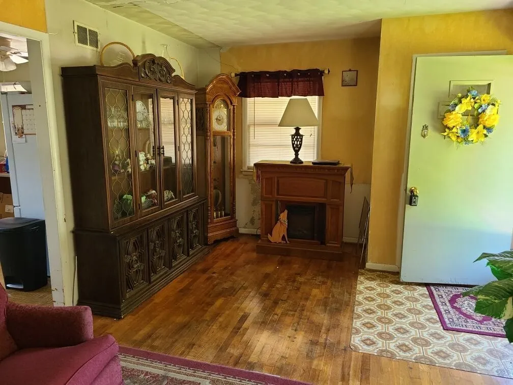 Winfield, Kansas 67156, United States, 3 Bedrooms Bedrooms, ,1 BathroomBathrooms,Residential,Pending,203880