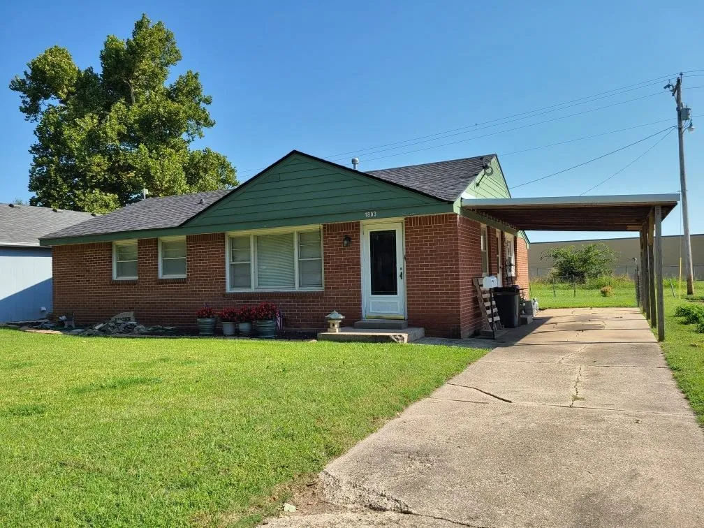 Winfield, Kansas 67156, United States, 3 Bedrooms Bedrooms, ,1 BathroomBathrooms,Residential,Pending,203880