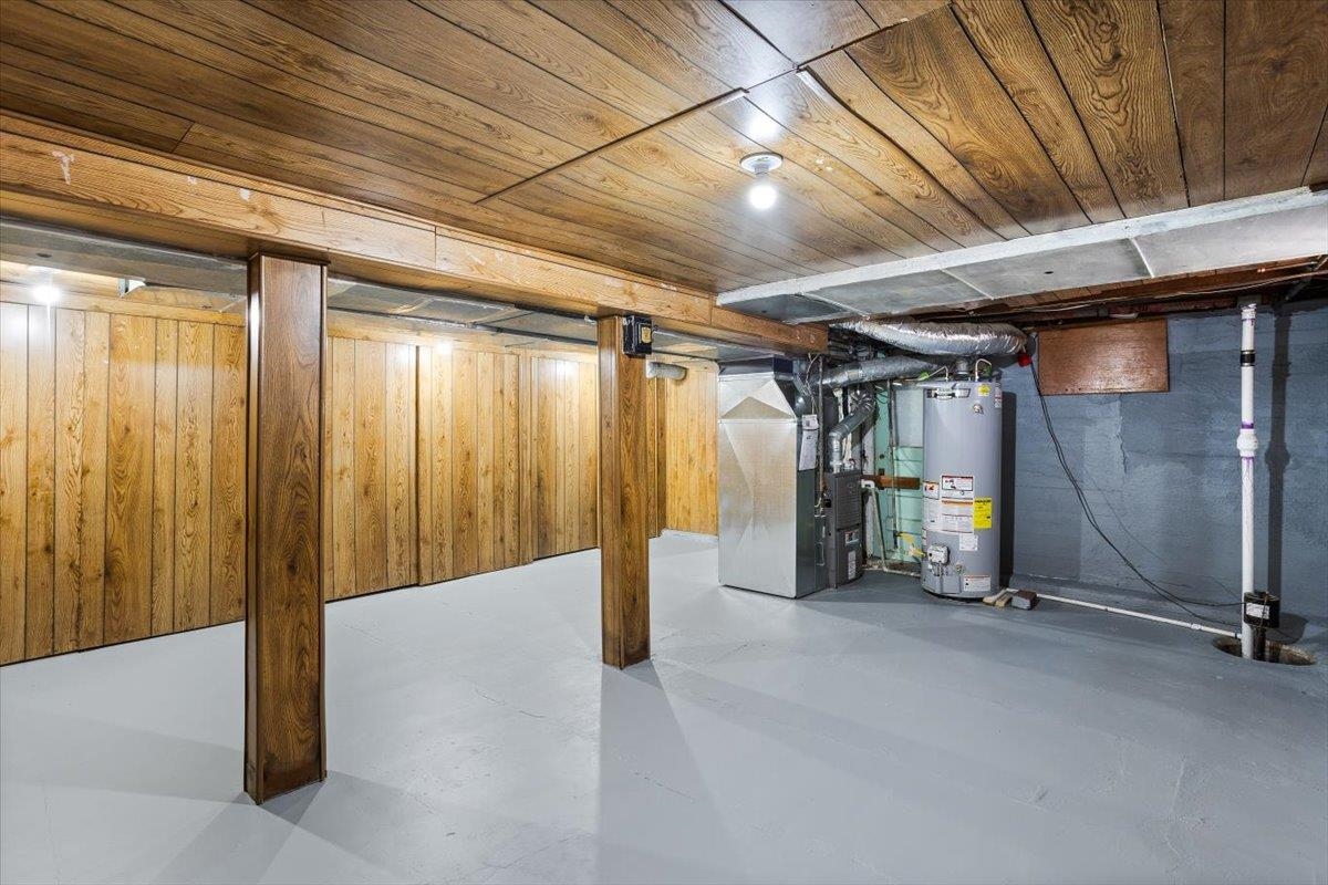 Wichita, Kansas 67213, United States, 2 Bedrooms Bedrooms, ,1 BathroomBathrooms,Residential,Pending,49135