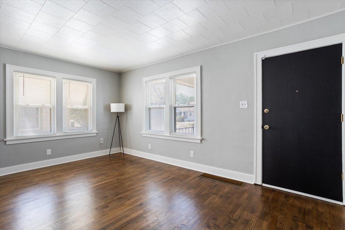 Wichita, Kansas 67213, United States, 2 Bedrooms Bedrooms, ,1 BathroomBathrooms,Residential,Pending,49135